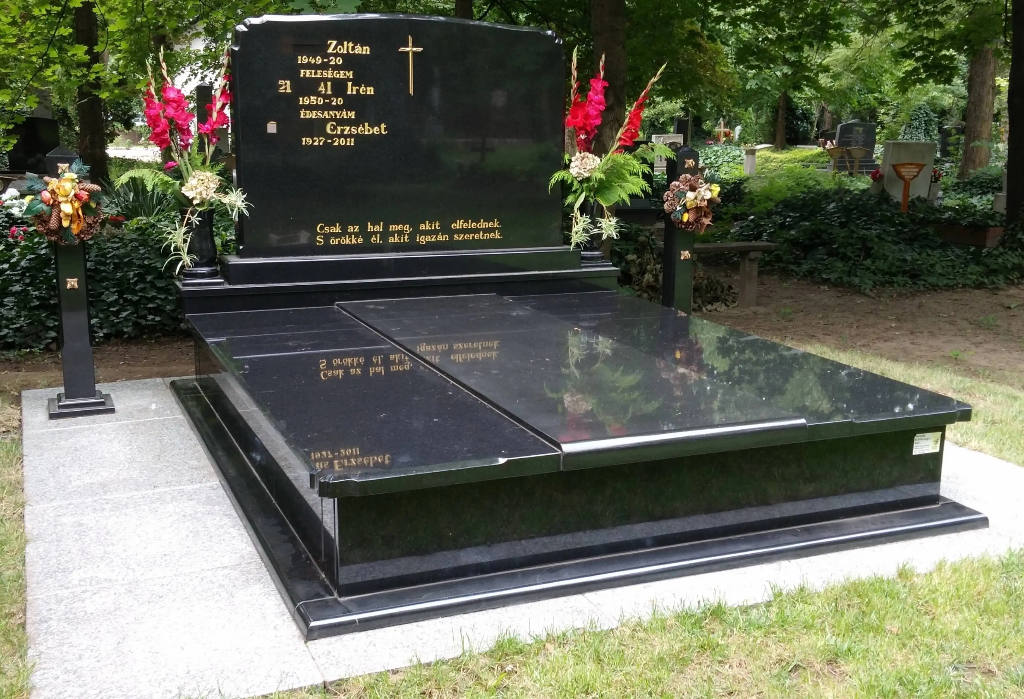 Gránit kripta és családi emlékhely temetőben